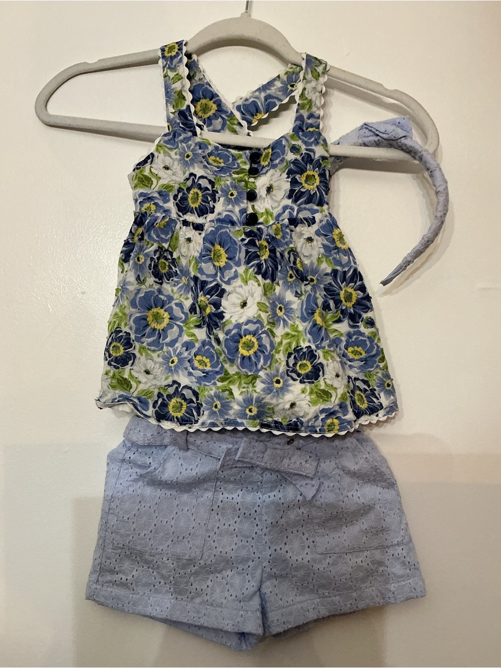 Max Studio Blue Floral Tank & Light Blue Eyelet Shorts Set With A Hat